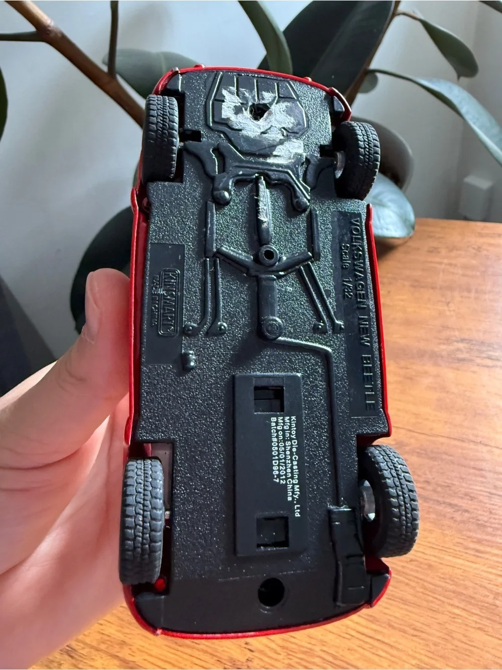 Red Toy Beetle Car KINSMART- Classic Ride-On Style